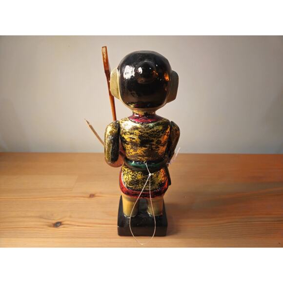 Vintage Asian Wooden Musician Figure – Hand-Painted Gold Lacquer - Picture 6 of 8